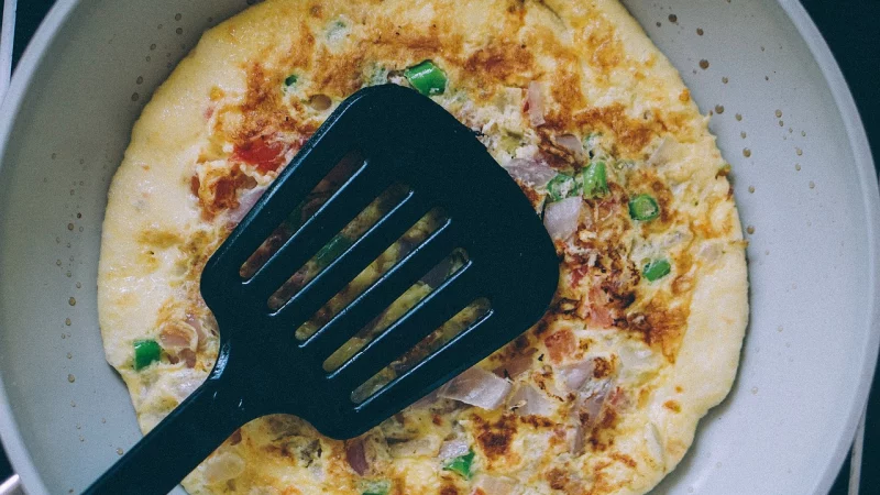 Smaczny i szybki omlet owsiany — pomysł na pyszne śniadanie